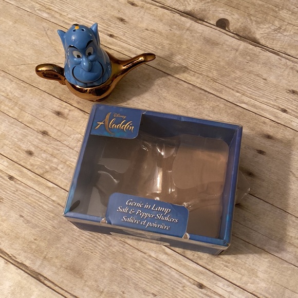 Disney Aladdin Genie in Lamp - Picture 9 of 11